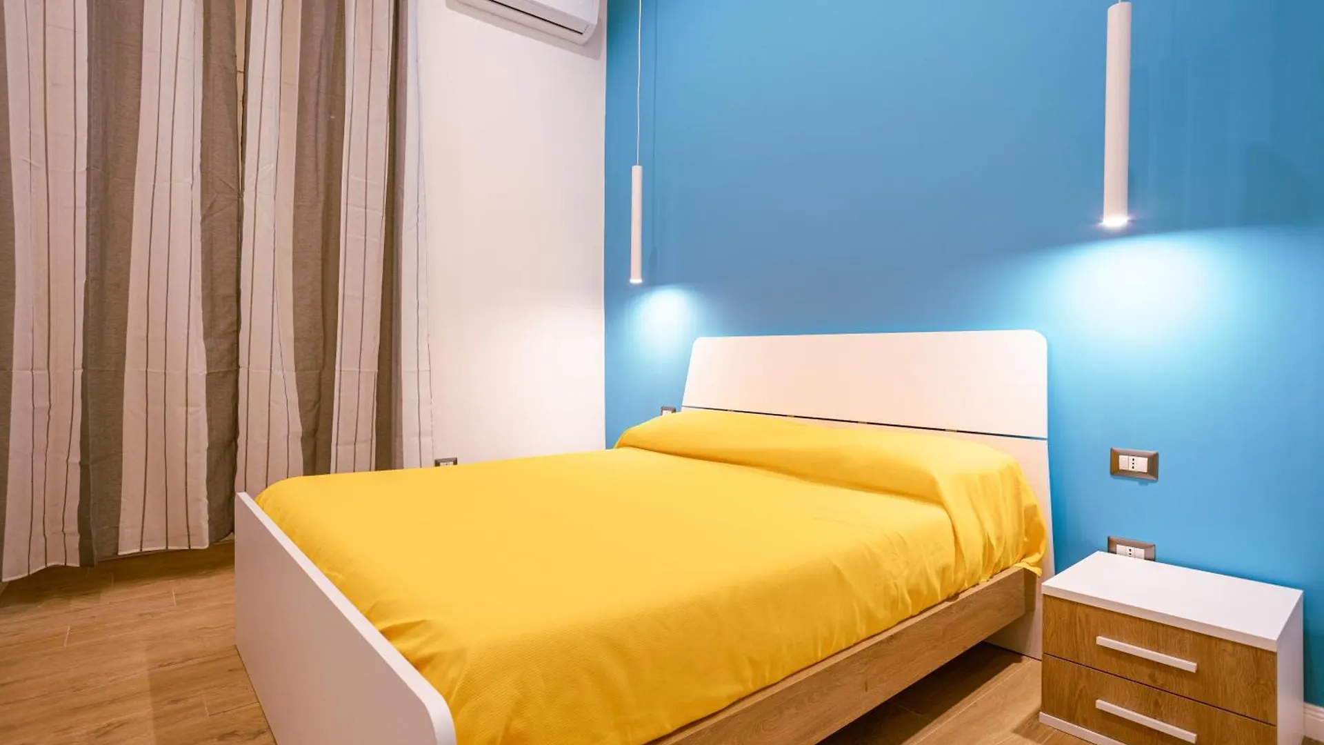 Song House Apartment Centro Storico 7 Pax Naples Italy